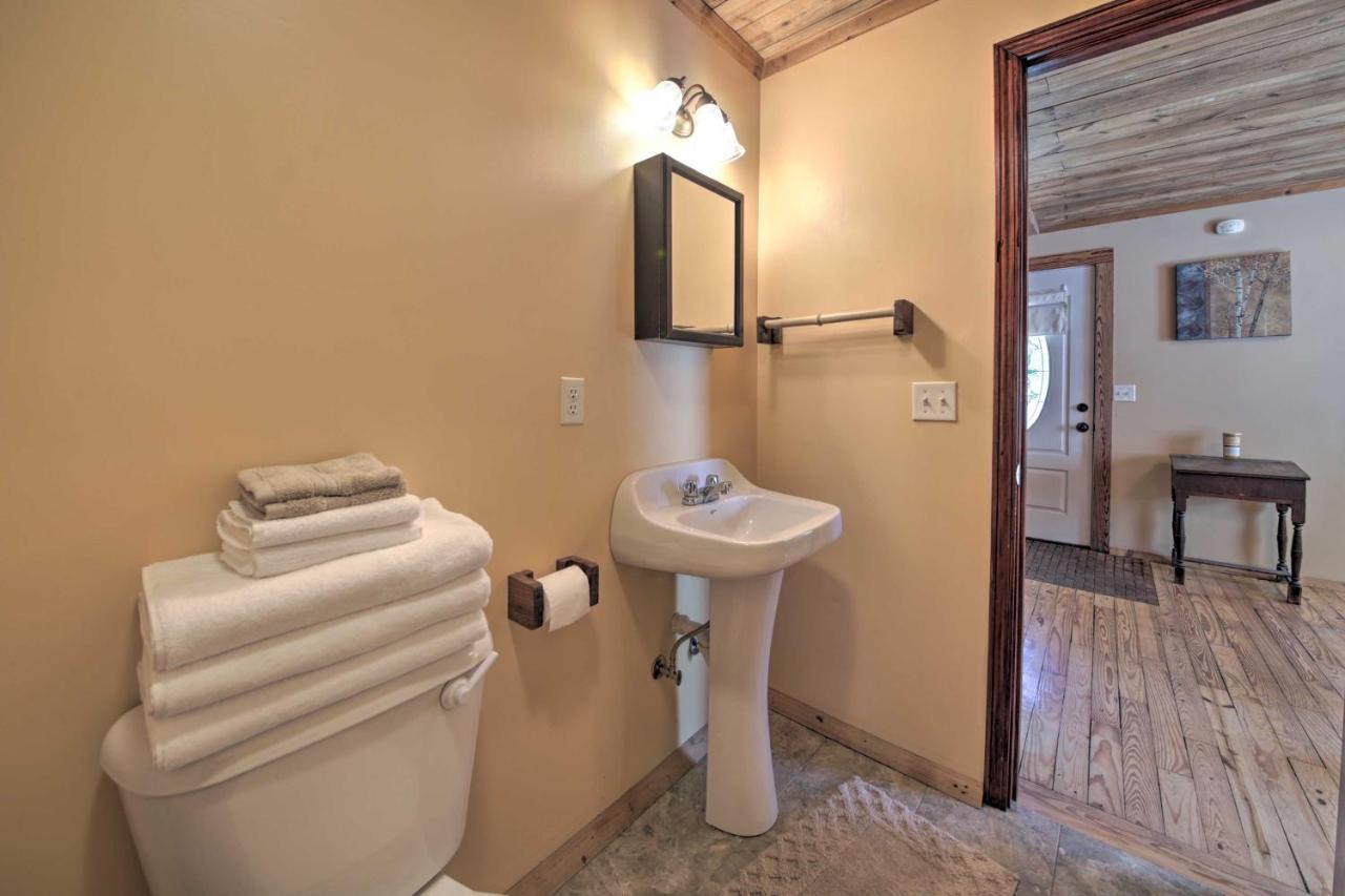 Pet-Friendly Cottage With Fire Pit - 3 Mi To Siu! Carbondale Kültér fotó